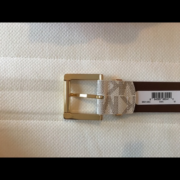 Michael Kors Reversible Signature Leather Belt - Picture 3 of 3